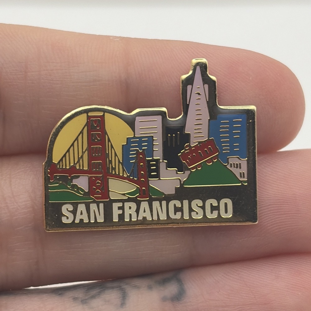 San Francisco California Golden Gate Bridge City Skyline Lapel Hat Pin